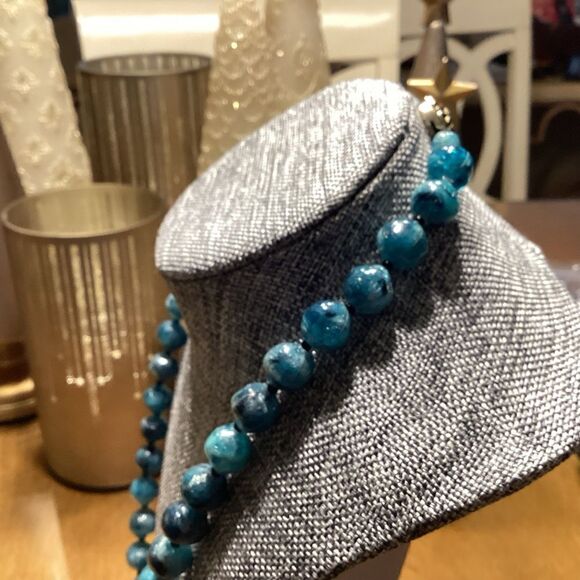 Vintage Blue Tones Acrylic Bead Necklace with Goldtone Push In Clasp - Picture 7 of 7